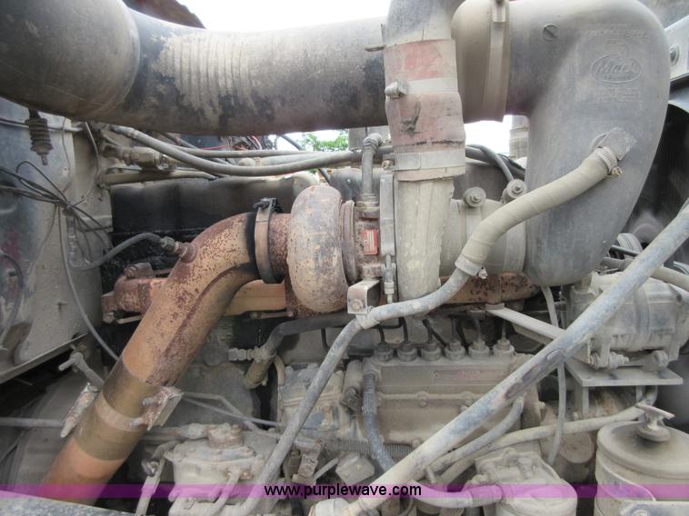 image for item D2496 1985 Mack R686ST dump truck