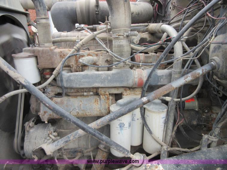 image for item D2496 1985 Mack R686ST dump truck