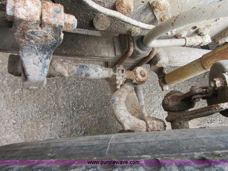 image for item D2496 1985 Mack R686ST dump truck