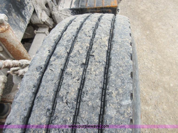 image for item D2496 1985 Mack R686ST dump truck