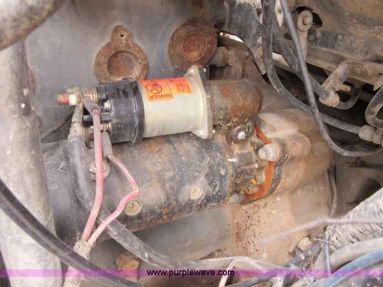 image for item D2496 1985 Mack R686ST dump truck