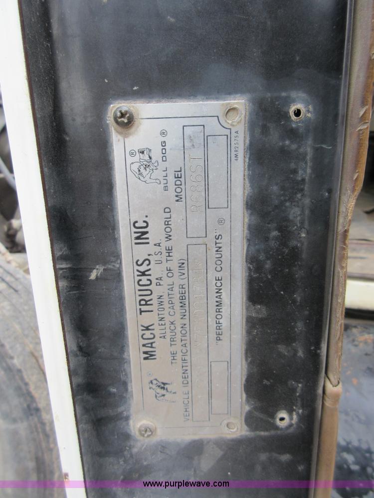 image for item D2496 1985 Mack R686ST dump truck