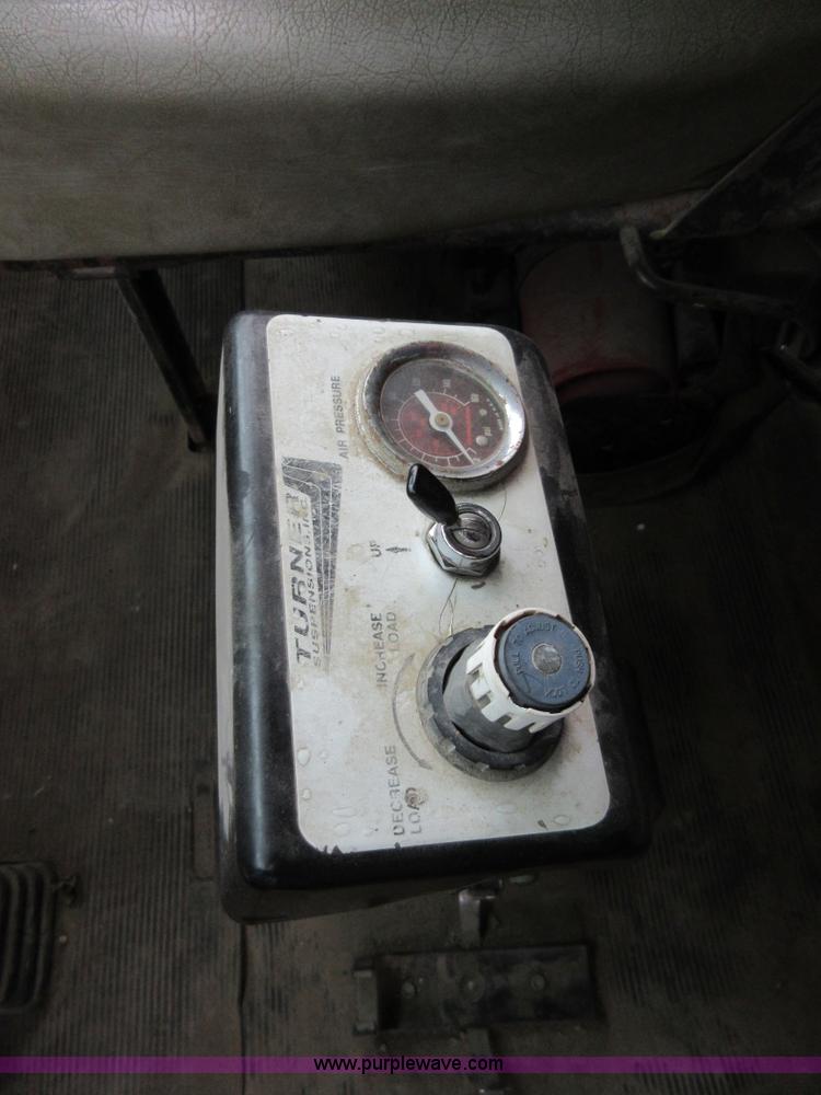 image for item D2496 1985 Mack R686ST dump truck