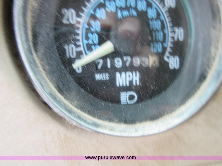 image for item D2496 1985 Mack R686ST dump truck