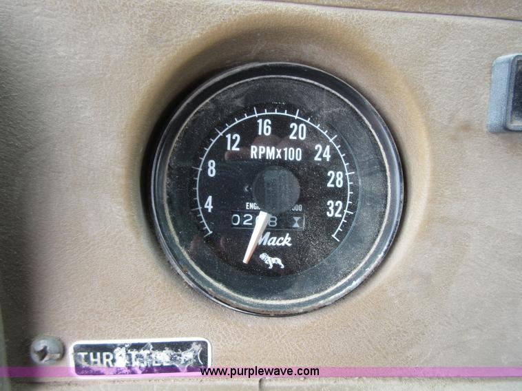 image for item D2496 1985 Mack R686ST dump truck