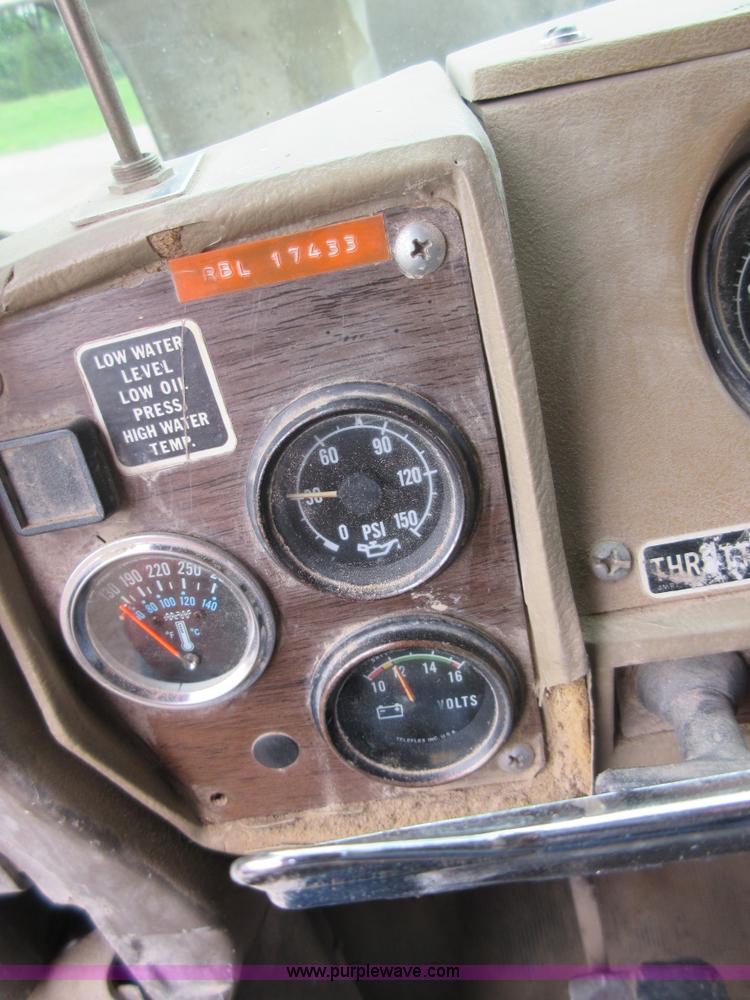 image for item D2496 1985 Mack R686ST dump truck