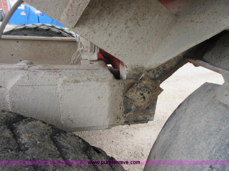 image for item D2496 1985 Mack R686ST dump truck