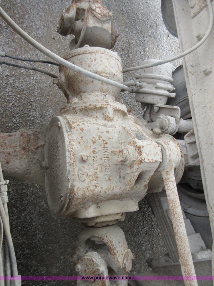 image for item D2496 1985 Mack R686ST dump truck