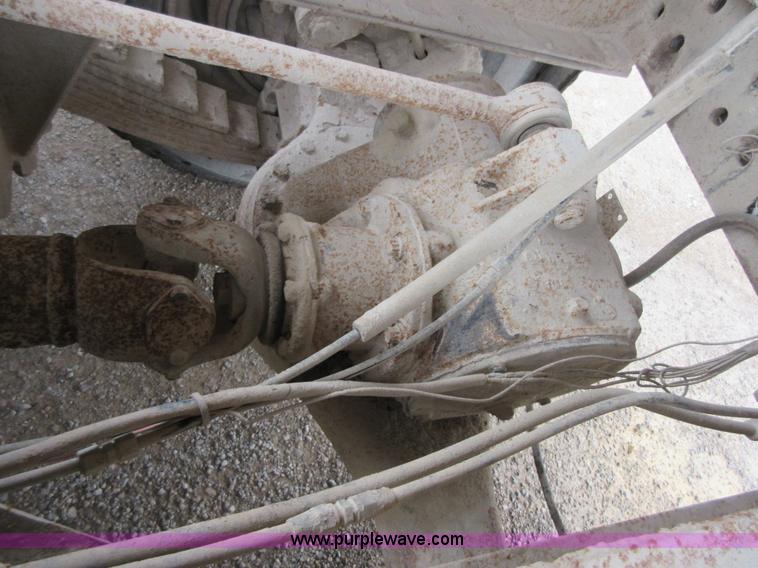 image for item D2496 1985 Mack R686ST dump truck