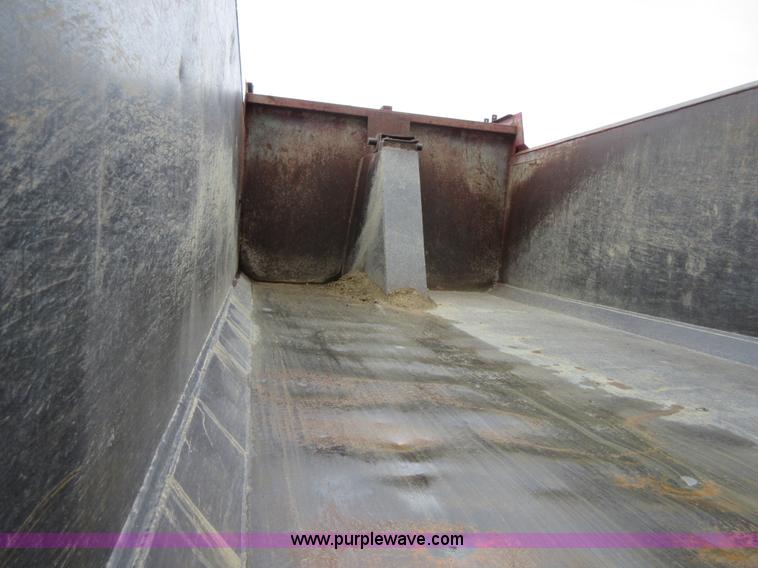 image for item D2496 1985 Mack R686ST dump truck