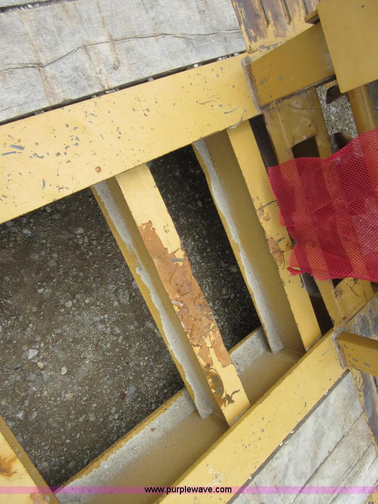 image for item D2497 2014 Whitzco Challenger RG-35 equipment trailer