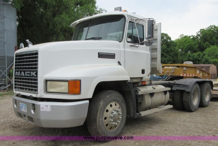 image for item D2498 1998 Mack CH613 semi truck