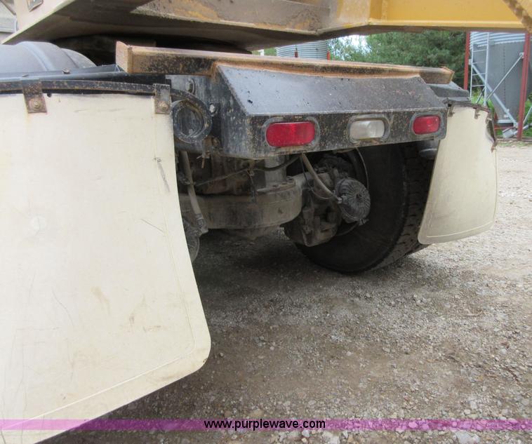 image for item D2498 1998 Mack CH613 semi truck