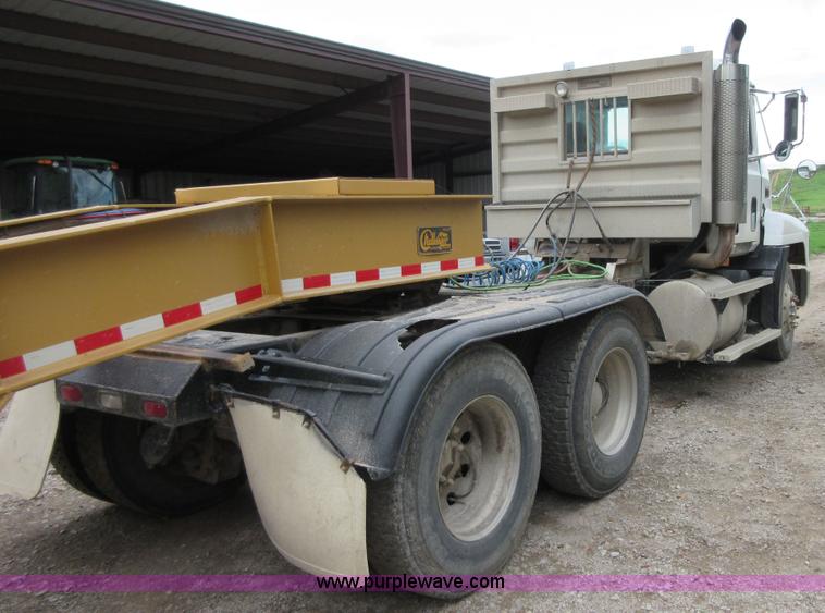 image for item D2498 1998 Mack CH613 semi truck