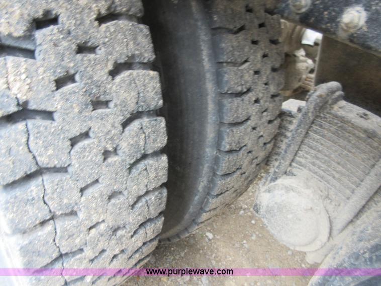 image for item D2498 1998 Mack CH613 semi truck