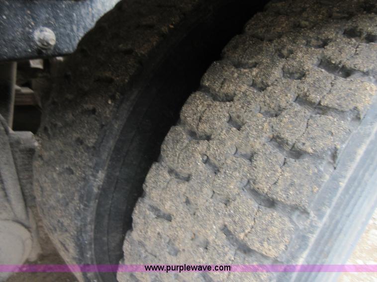 image for item D2498 1998 Mack CH613 semi truck