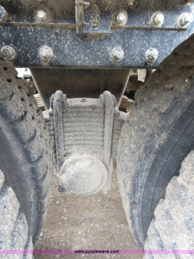 image for item D2498 1998 Mack CH613 semi truck