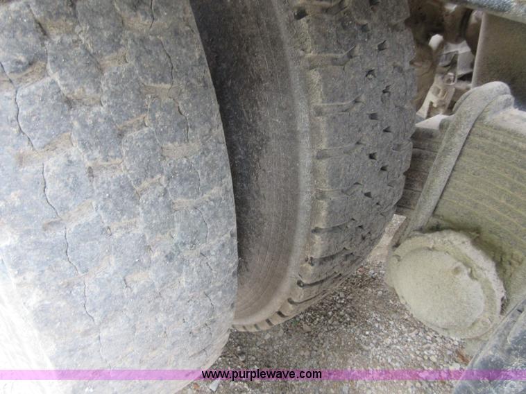 image for item D2498 1998 Mack CH613 semi truck