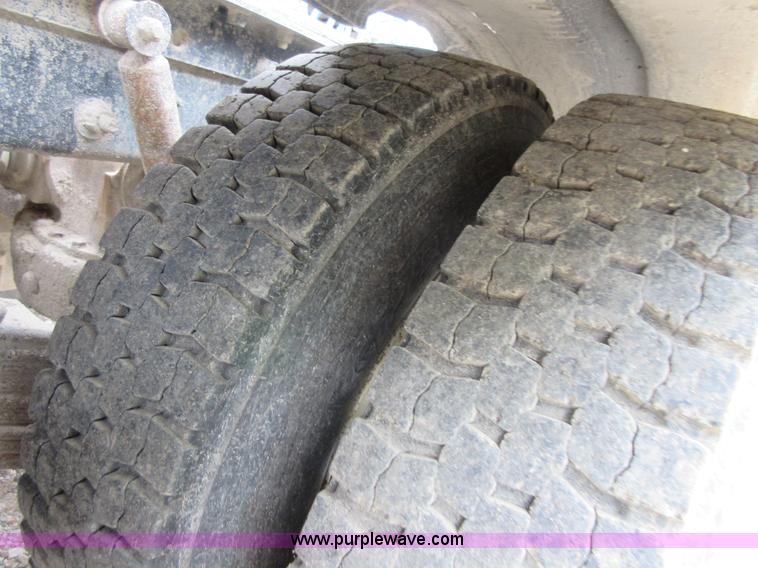 image for item D2498 1998 Mack CH613 semi truck