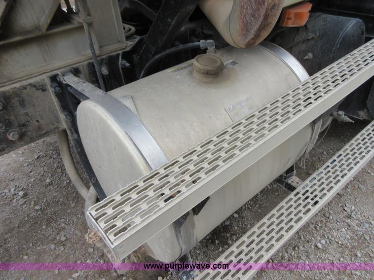 image for item D2498 1998 Mack CH613 semi truck