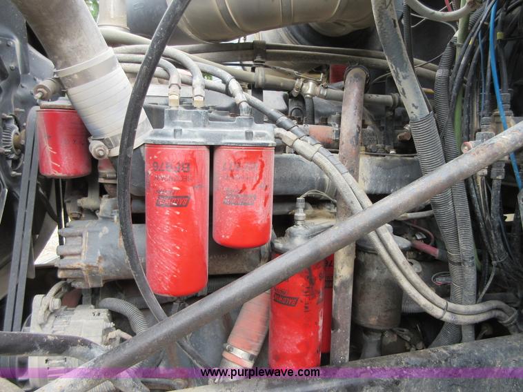 image for item D2498 1998 Mack CH613 semi truck