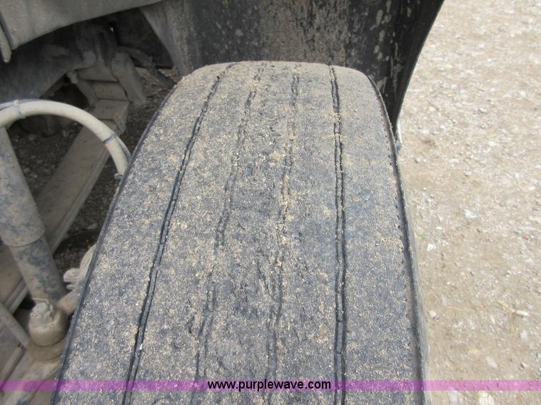 image for item D2498 1998 Mack CH613 semi truck