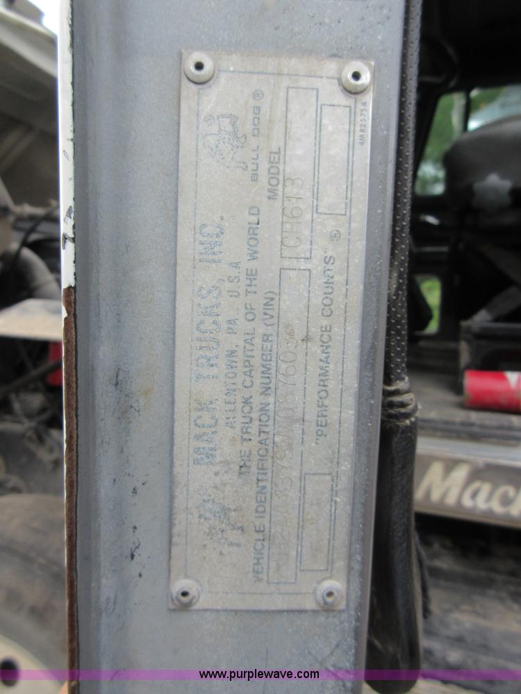 image for item D2498 1998 Mack CH613 semi truck