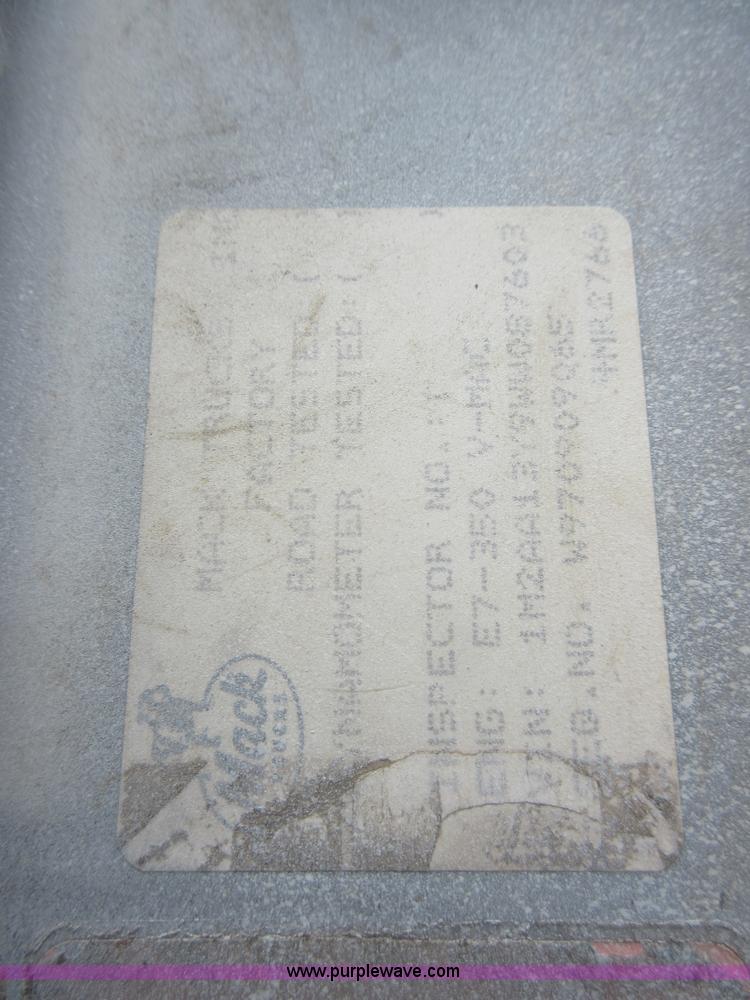 image for item D2498 1998 Mack CH613 semi truck