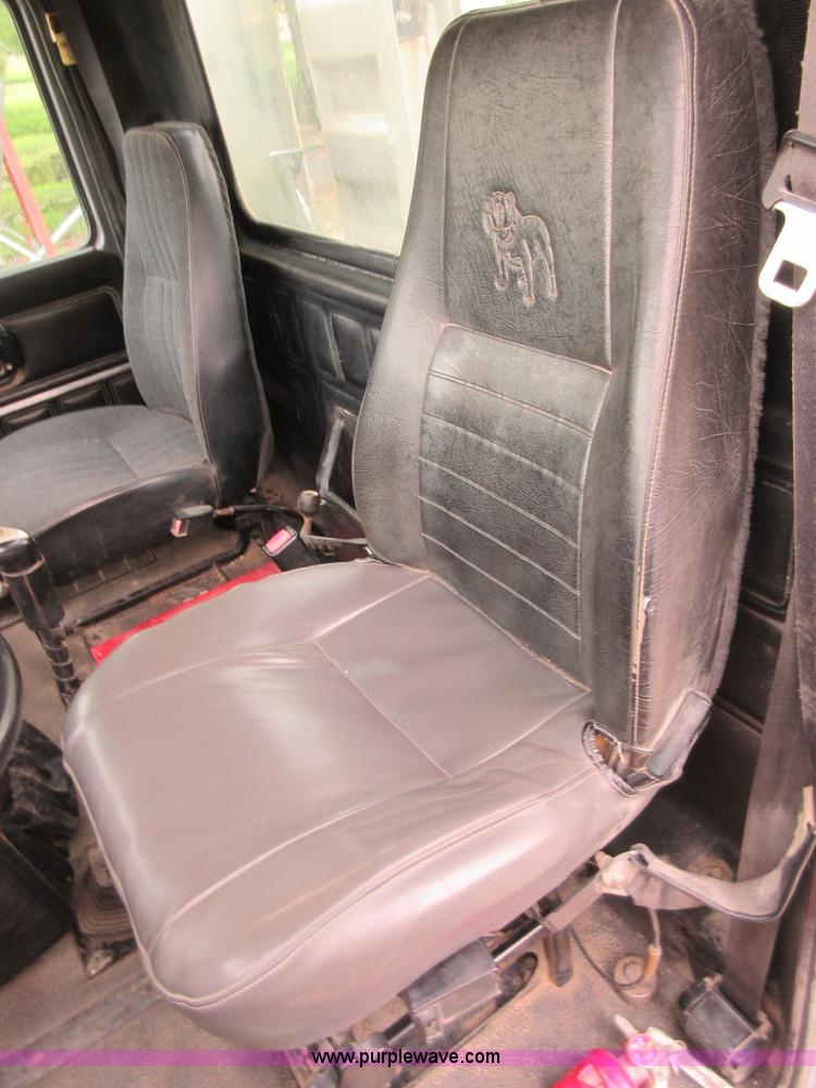 image for item D2498 1998 Mack CH613 semi truck