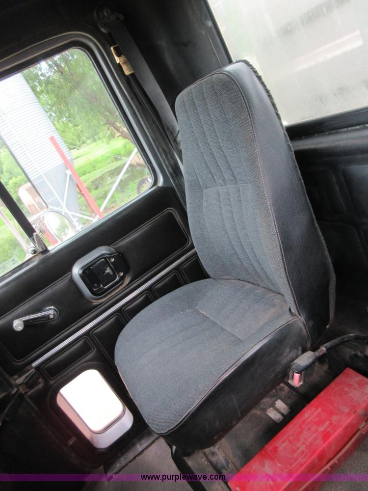 image for item D2498 1998 Mack CH613 semi truck