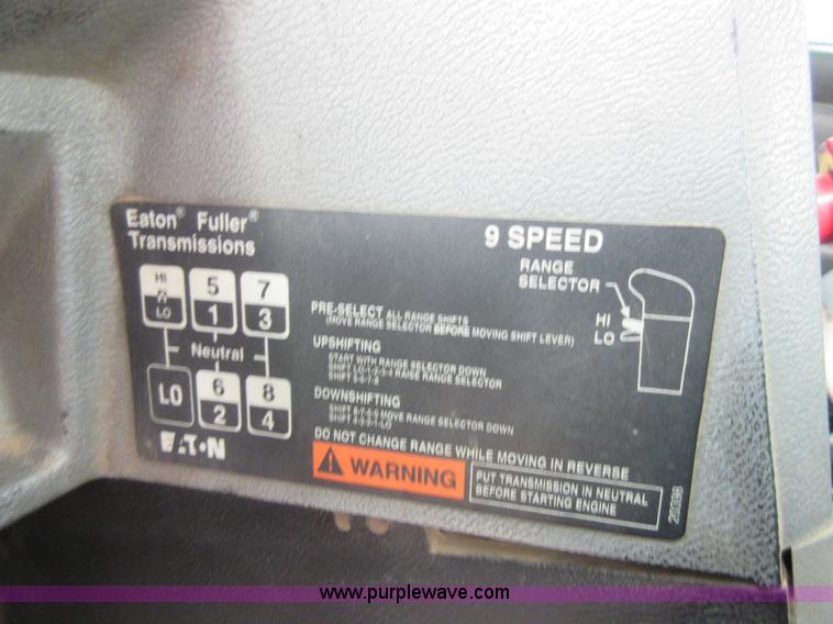 image for item D2498 1998 Mack CH613 semi truck