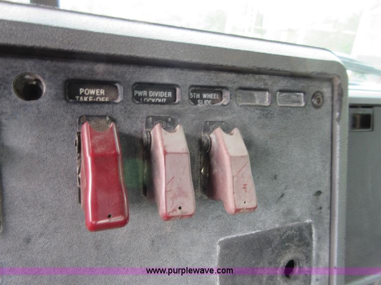 image for item D2498 1998 Mack CH613 semi truck