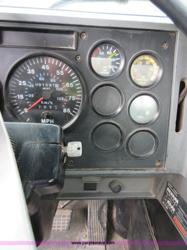 image for item D2498 1998 Mack CH613 semi truck