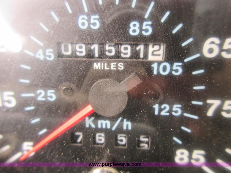 image for item D2498 1998 Mack CH613 semi truck