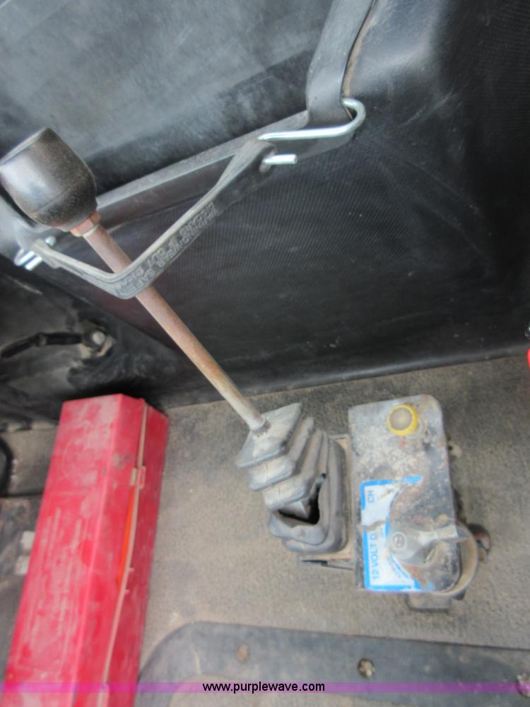 image for item D2498 1998 Mack CH613 semi truck