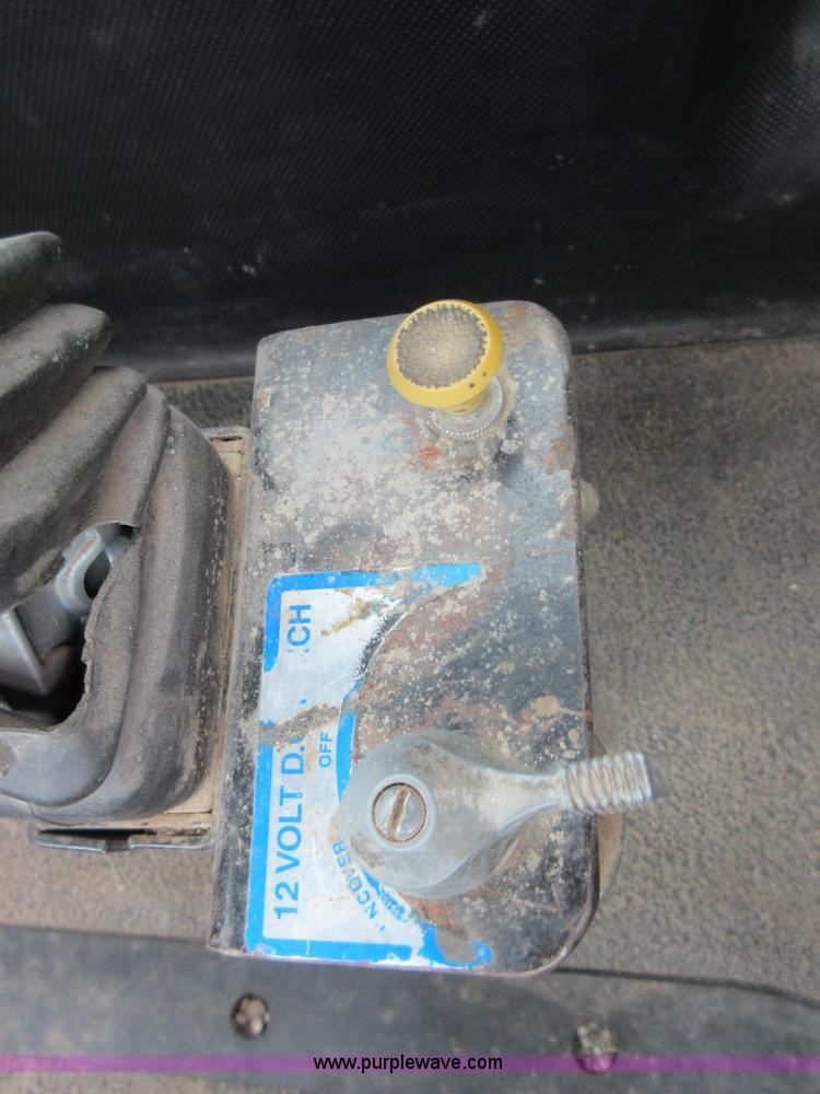 image for item D2498 1998 Mack CH613 semi truck