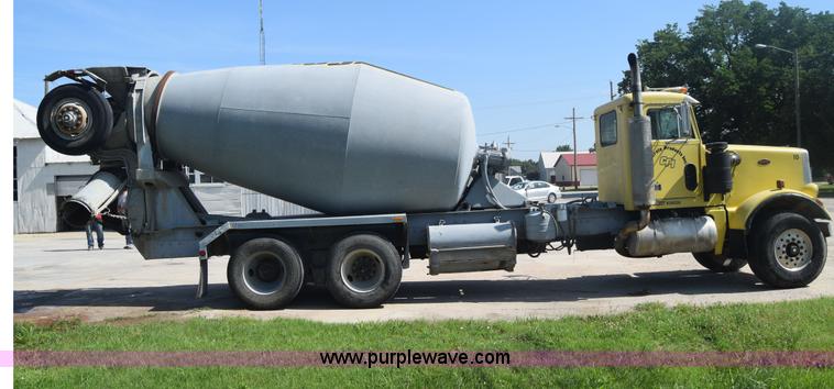 image for item F7889 1987 Peterbilt 349 mixer truck
