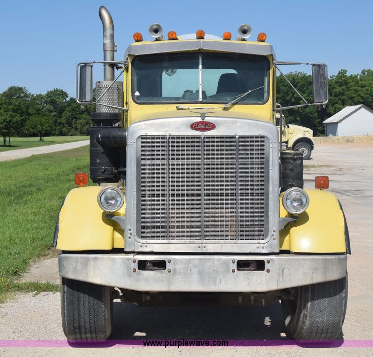 image for item F7889 1987 Peterbilt 349 mixer truck