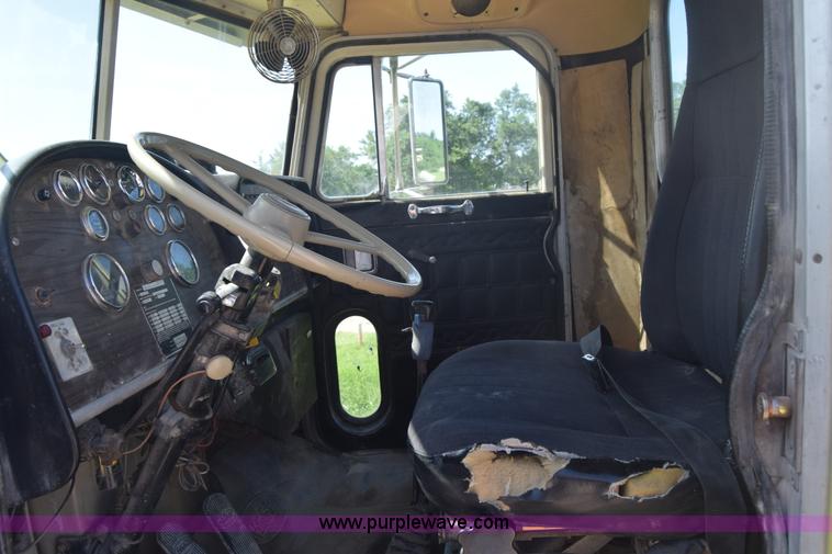 image for item F7889 1987 Peterbilt 349 mixer truck