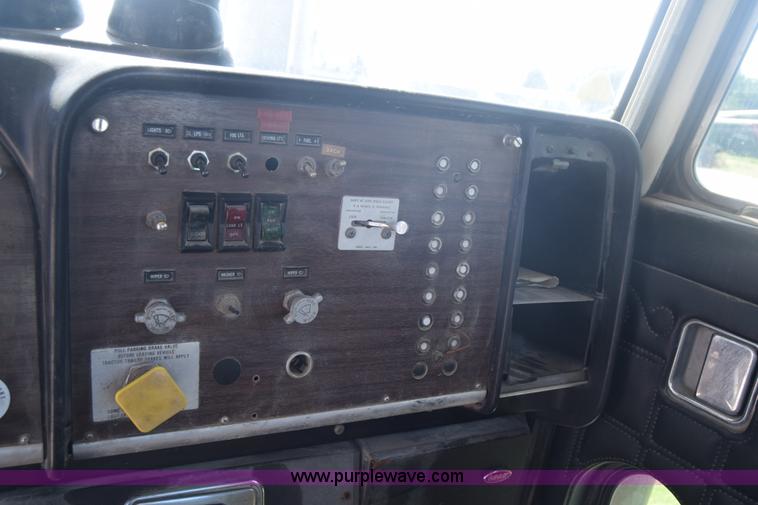 image for item F7889 1987 Peterbilt 349 mixer truck