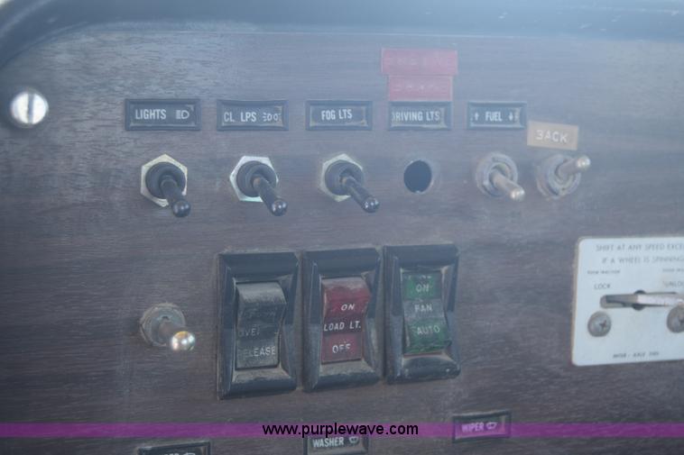 image for item F7889 1987 Peterbilt 349 mixer truck