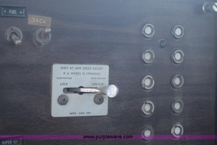 image for item F7889 1987 Peterbilt 349 mixer truck