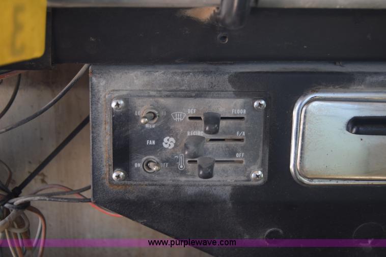 image for item F7889 1987 Peterbilt 349 mixer truck