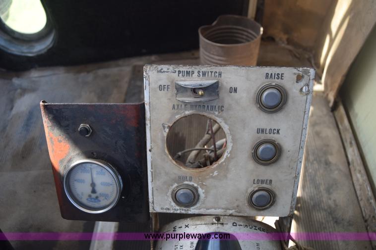 image for item F7889 1987 Peterbilt 349 mixer truck