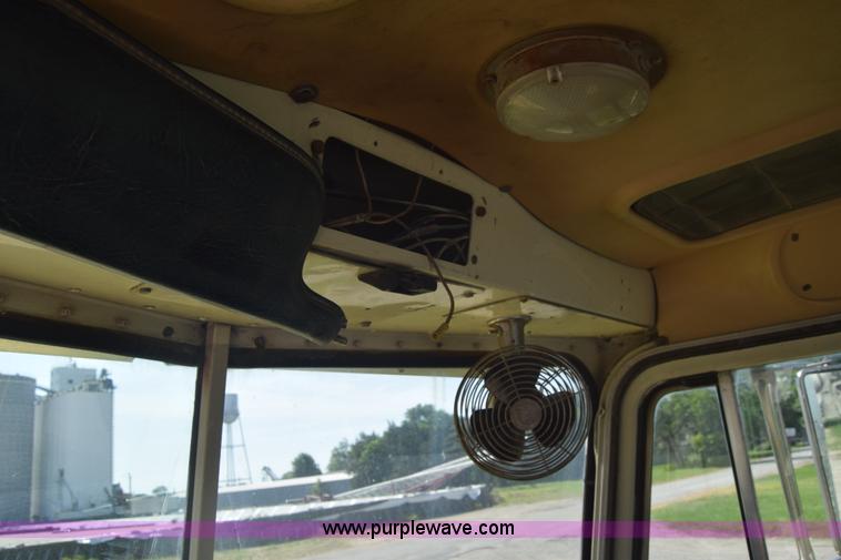 image for item F7889 1987 Peterbilt 349 mixer truck