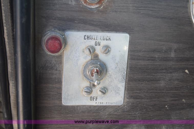 image for item F7889 1987 Peterbilt 349 mixer truck