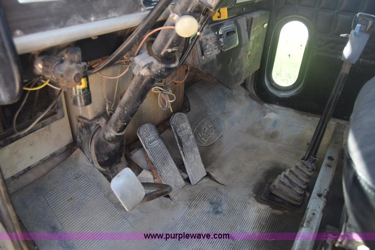 image for item F7889 1987 Peterbilt 349 mixer truck