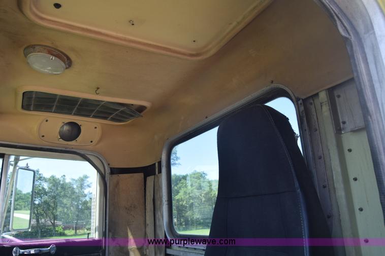 image for item F7889 1987 Peterbilt 349 mixer truck