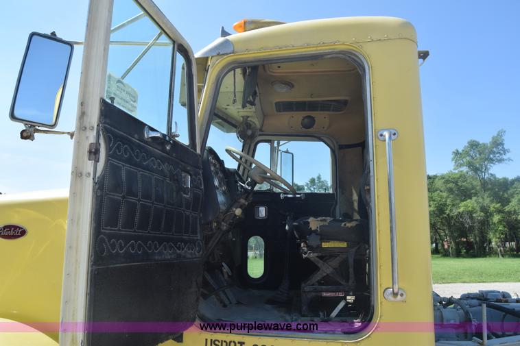 image for item F7889 1987 Peterbilt 349 mixer truck