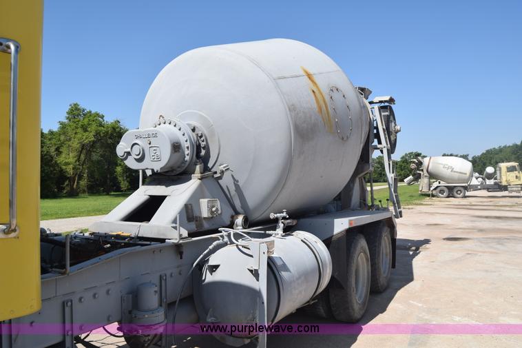 image for item F7889 1987 Peterbilt 349 mixer truck